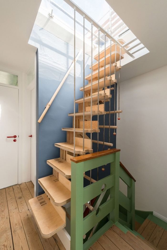 Stairs made of interlocking parts_2